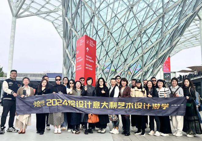 开云APP官网：巴黎圣母院重开为何能惊动西方？(图30)