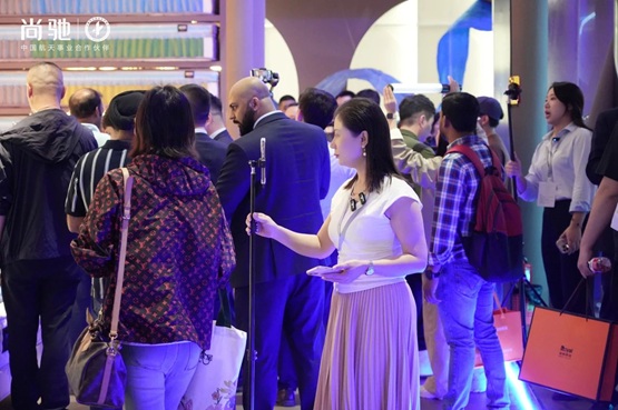 开云APP官网：尚驰集团AI➕定制床垫新品亮相东莞展 诠释健康睡眠新风向(图1)