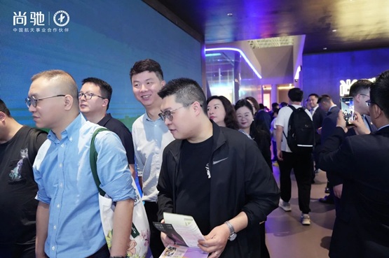 开云APP官网：尚驰集团AI➕定制床垫新品亮相东莞展 诠释健康睡眠新风向(图4)