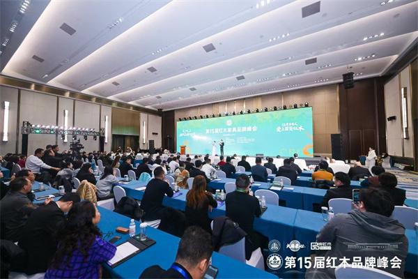 许建平：注重红木家具简洁之美(图1)