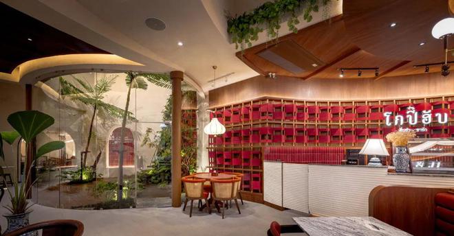 开云APP网址：泰国Kopi Hub 餐厅将传统工艺融入现代的空间设计(图9)