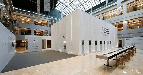 开云APP官网：文化为骨设计为形：班兰×约翰·波森宁波特展优雅启幕(图1)