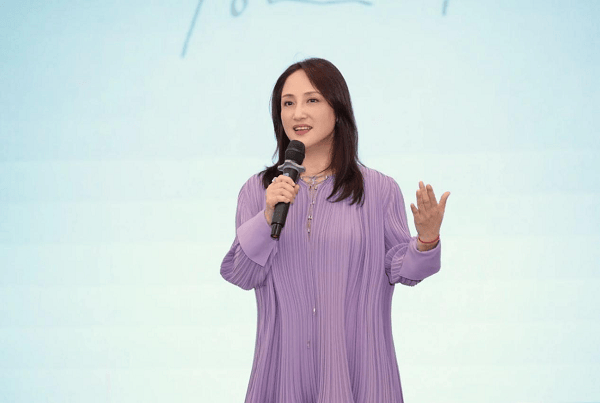 开云APP官网：文化为骨设计为形：班兰×约翰·波森宁波特展优雅启幕(图8)